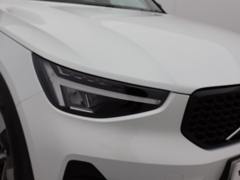 2025 (75) VOLVO XC40 2.0 B3P Plus Dark 5dr Auto*VAT QUALIFYING* 4670040