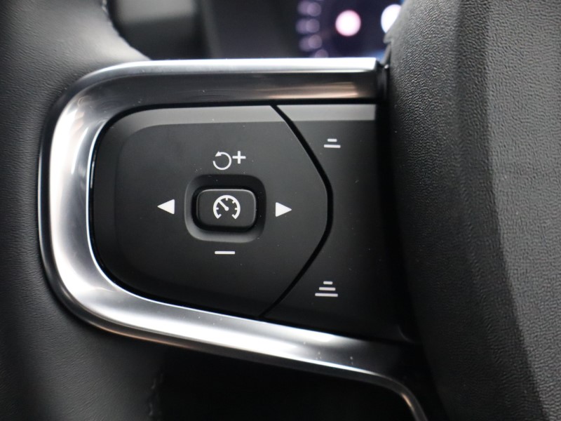 2025 (75) VOLVO XC40 2.0 B3P Plus Dark 5dr Auto*VAT QUALIFYING* 4670028