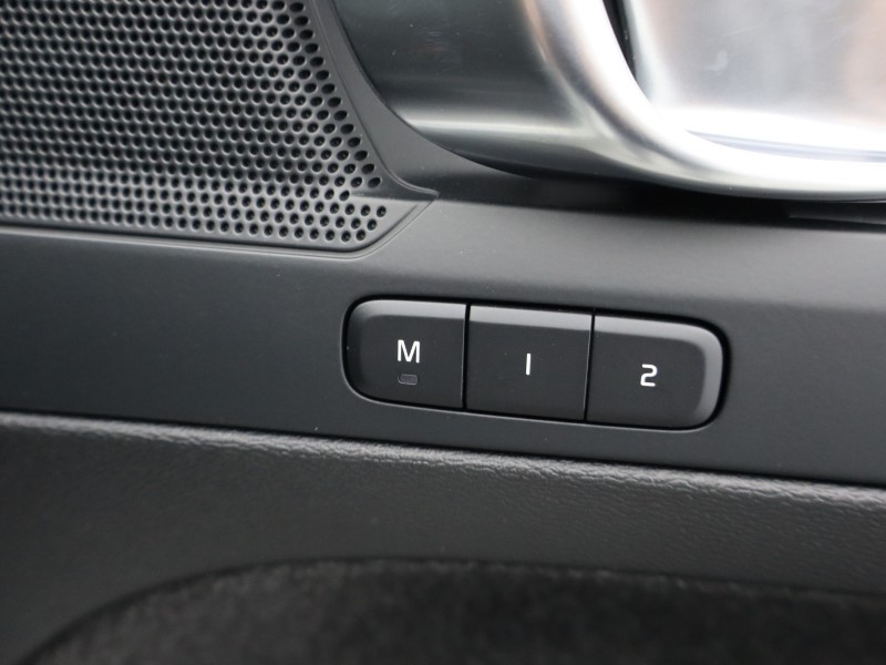 2025 (75) VOLVO XC40 2.0 B3P Plus Dark 5dr Auto*VAT QUALIFYING* 4670012