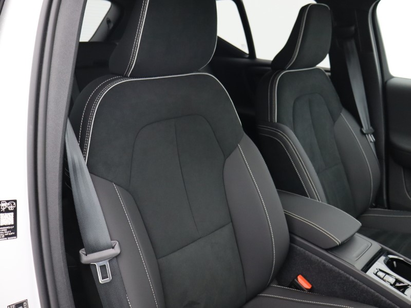 2025 (75) VOLVO XC40 2.0 B3P Plus Dark 5dr Auto*VAT QUALIFYING* 4670017