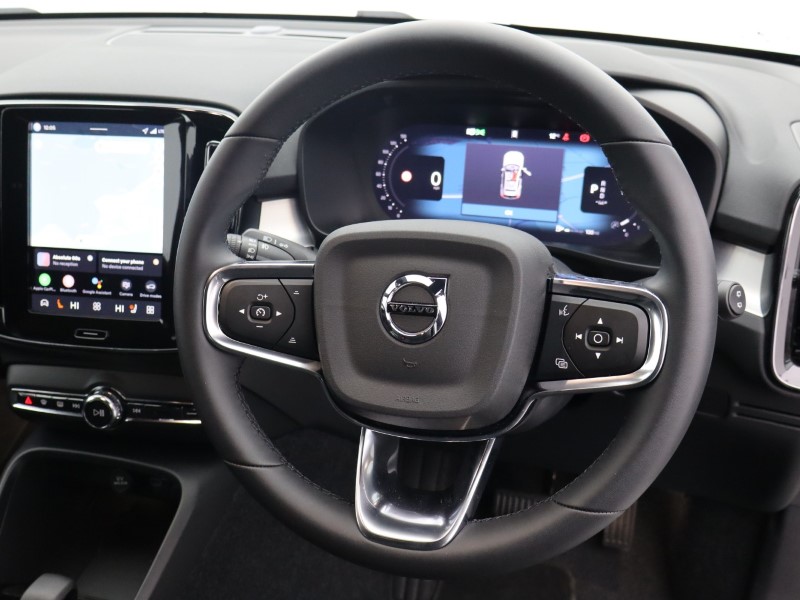 2025 (75) VOLVO XC40 2.0 B3P Plus Dark 5dr Auto*VAT QUALIFYING* 4670027