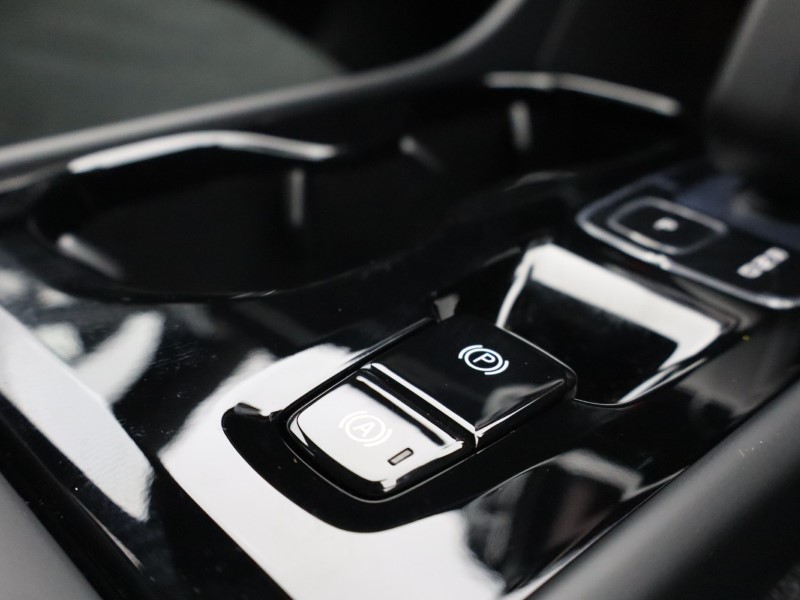 2025 (75) VOLVO XC40 2.0 B3P Plus Dark 5dr Auto*VAT QUALIFYING* 4670038