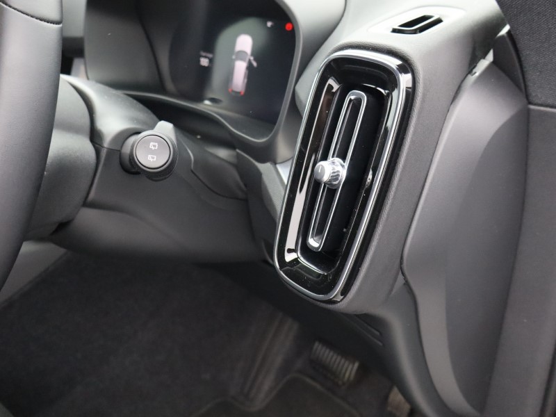 2025 (75) VOLVO XC40 2.0 B3P Plus Dark 5dr Auto*VAT QUALIFYING* 4670013