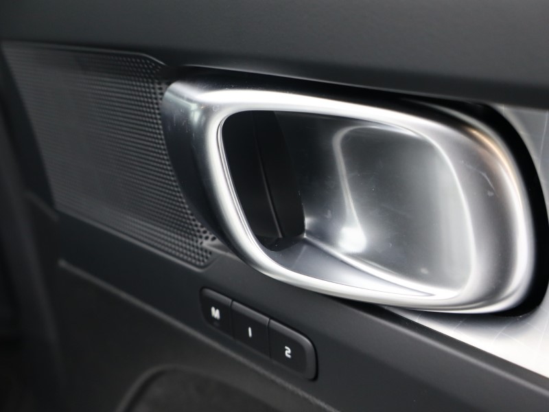 2025 (75) VOLVO XC40 2.0 B3P Plus Dark 5dr Auto*VAT QUALIFYING* 4670011