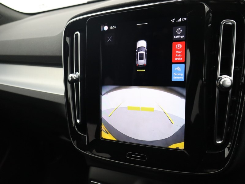 2025 (75) VOLVO XC40 2.0 B3P Plus Dark 5dr Auto*VAT QUALIFYING* 4670032