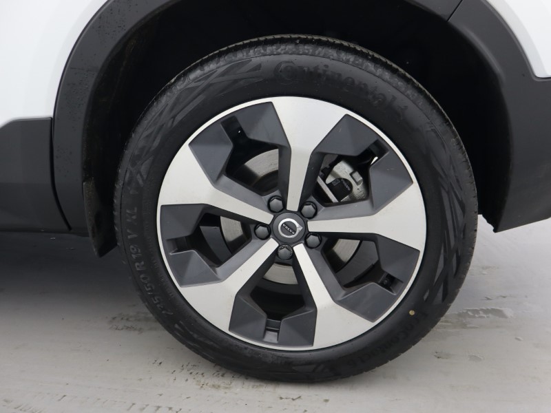 2025 (75) VOLVO XC40 2.0 B3P Plus Dark 5dr Auto*VAT QUALIFYING* 4670052