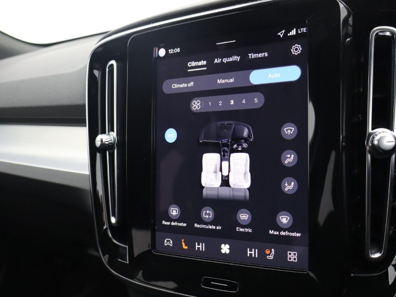 2025 (75) VOLVO XC40 2.0 B3P Plus Dark 5dr Auto*VAT QUALIFYING* 4670035