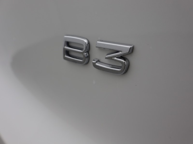 2025 (75) VOLVO XC40 2.0 B3P Plus Dark 5dr Auto*VAT QUALIFYING* 4670047