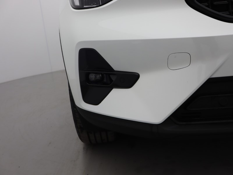 2025 (75) VOLVO XC40 2.0 B3P Plus Dark 5dr Auto*VAT QUALIFYING* 4670043