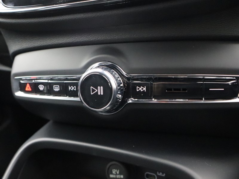 2025 (75) VOLVO XC40 2.0 B3P Plus Dark 5dr Auto*VAT QUALIFYING* 4670036