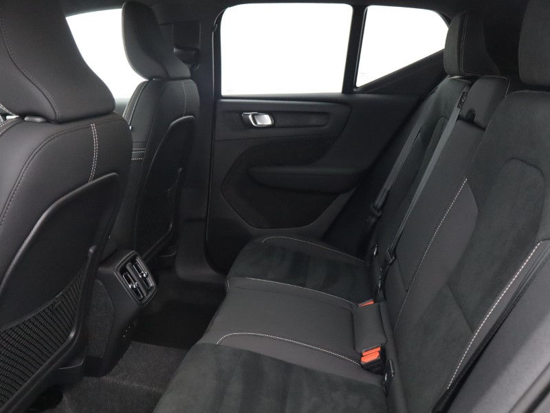 2025 (75) VOLVO XC40 2.0 B3P Plus Dark 5dr Auto*VAT QUALIFYING* 4670006