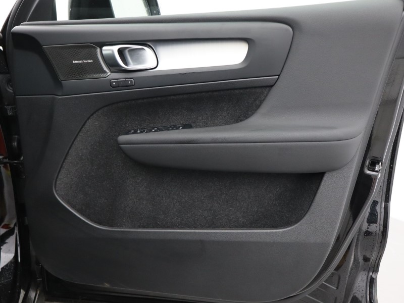 2025 (75) VOLVO XC40 2.0 B3P Ultra Black Edition 5dr Auto*VAT QUALIFYING* 5001975