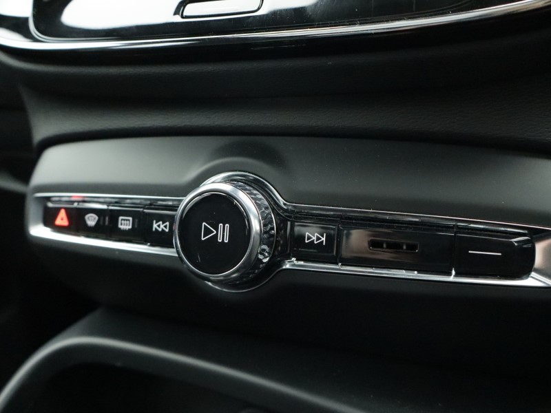 2025 (75) VOLVO XC40 2.0 B3P Ultra Black Edition 5dr Auto*VAT QUALIFYING* 5002003