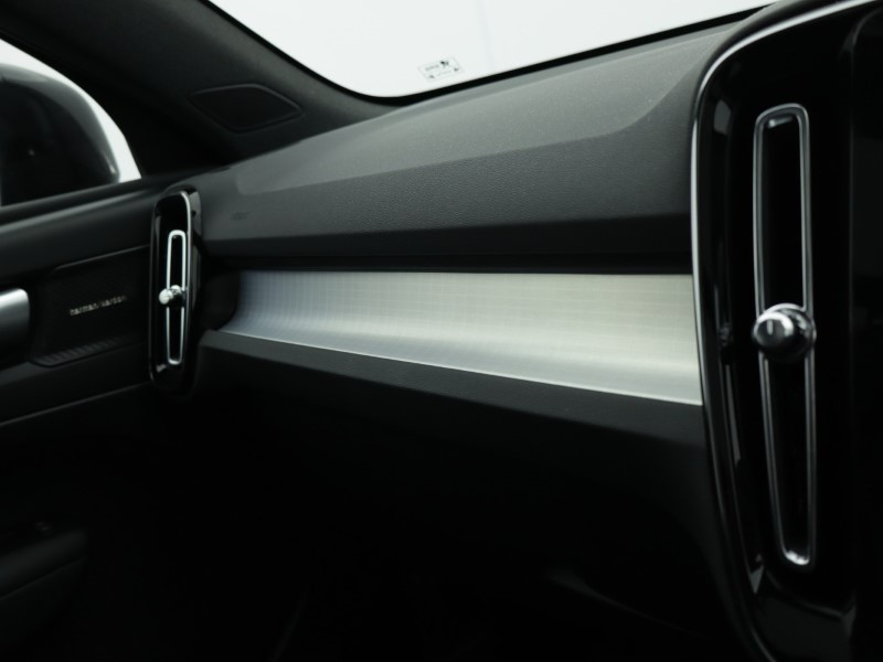 2025 (75) VOLVO XC40 2.0 B3P Ultra Black Edition 5dr Auto*VAT QUALIFYING* 5002005