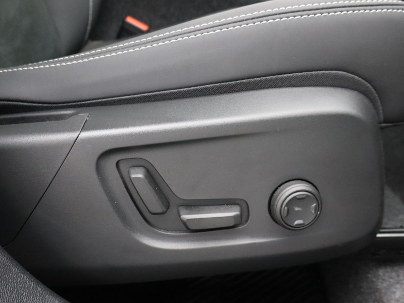 2025 (75) VOLVO XC40 2.0 B3P Ultra Black Edition 5dr Auto*VAT QUALIFYING* 5001981