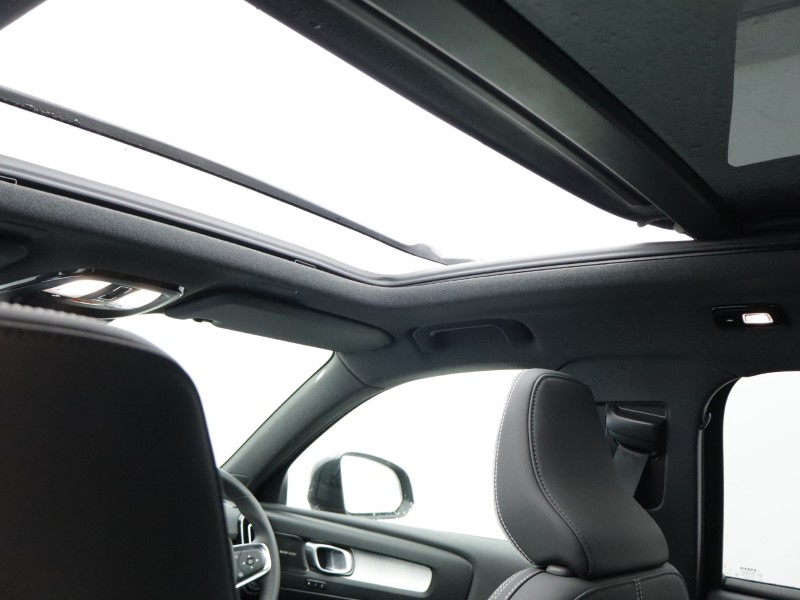 2025 (75) VOLVO XC40 2.0 B3P Ultra Black Edition 5dr Auto*VAT QUALIFYING* 5001990