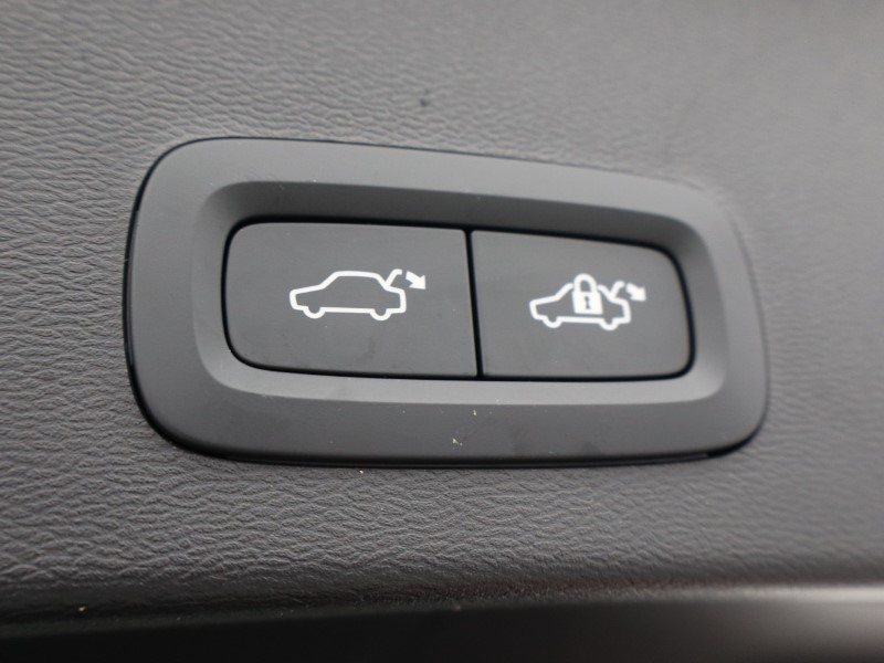 2025 (75) VOLVO XC40 2.0 B3P Ultra Black Edition 5dr Auto*VAT QUALIFYING* 5001972