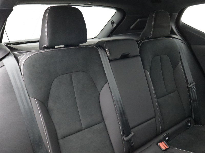 2025 (75) VOLVO XC40 2.0 B4P Plus Black Edition 5dr Auto*VAT QUALIFYING* 5279661