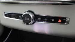 2025 (75) VOLVO XC90 2.0 B5P Ultra Bright 5dr AWD Geartronic *VAT QUALIFYING* 4663284