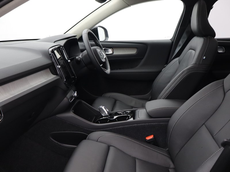 2025 (75) VOLVO XC40 2.0 B3P Ultra Dark 5dr Auto*VAT QUALIFYING* 4643114
