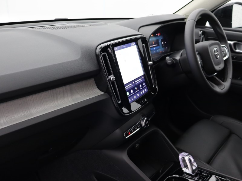 2025 (75) VOLVO XC40 2.0 B3P Ultra Dark 5dr Auto*VAT QUALIFYING* 4643131