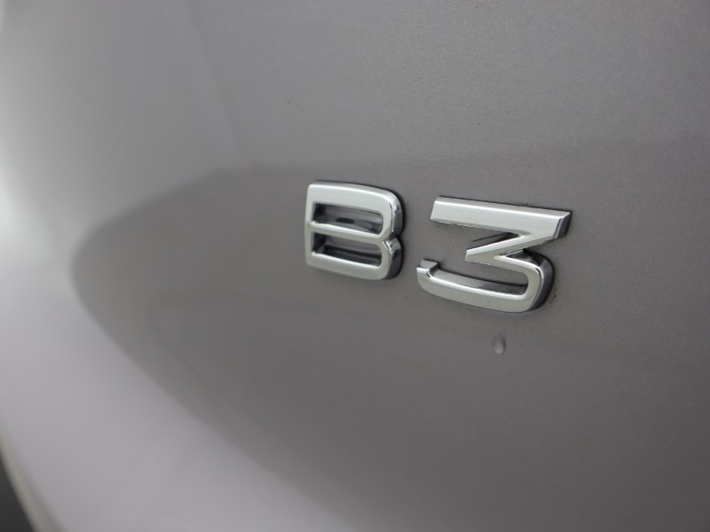 2025 (75) VOLVO XC40 2.0 B3P Ultra Dark 5dr Auto*VAT QUALIFYING* 4643162