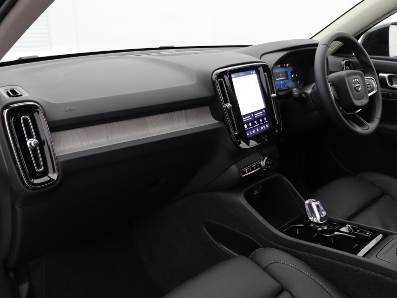 2025 (75) VOLVO XC40 2.0 B3P Ultra Dark 5dr Auto*VAT QUALIFYING* 4643130