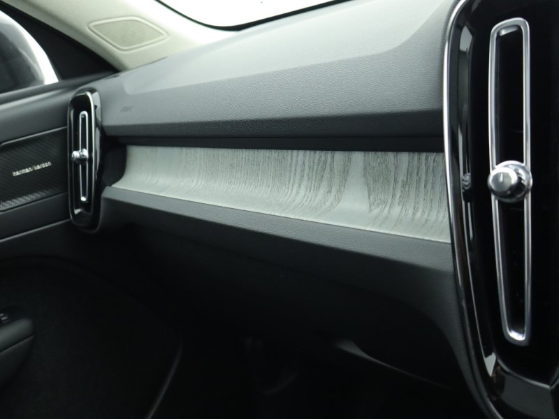 2025 (75) VOLVO XC40 2.0 B3P Ultra Dark 5dr Auto*VAT QUALIFYING* 4643154