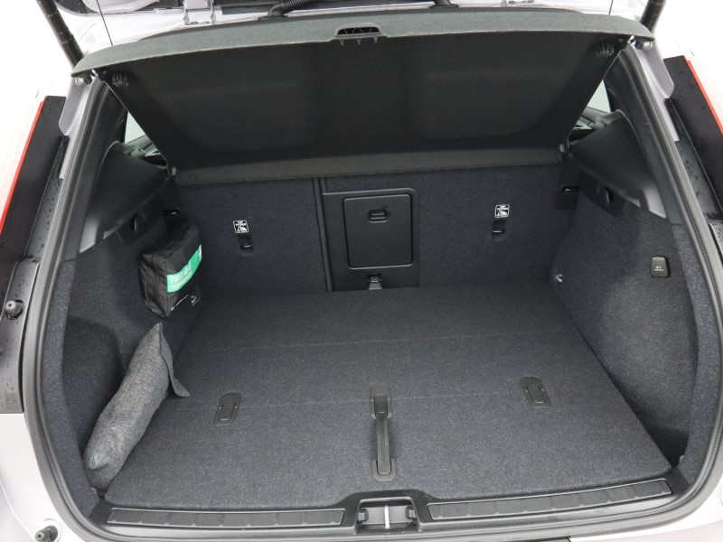 2025 (75) VOLVO XC40 2.0 B3P Ultra Dark 5dr Auto*VAT QUALIFYING* 4643164