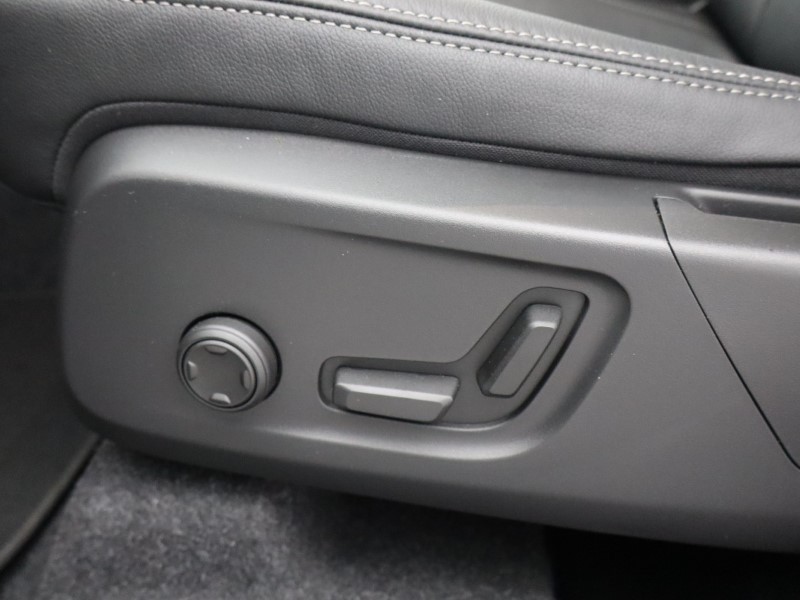 2025 (75) VOLVO XC40 2.0 B3P Ultra Dark 5dr Auto*VAT QUALIFYING* 4643132