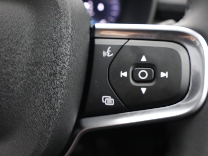 2025 (75) VOLVO XC40 2.0 B3P Ultra Dark 5dr Auto*VAT QUALIFYING* 4643142