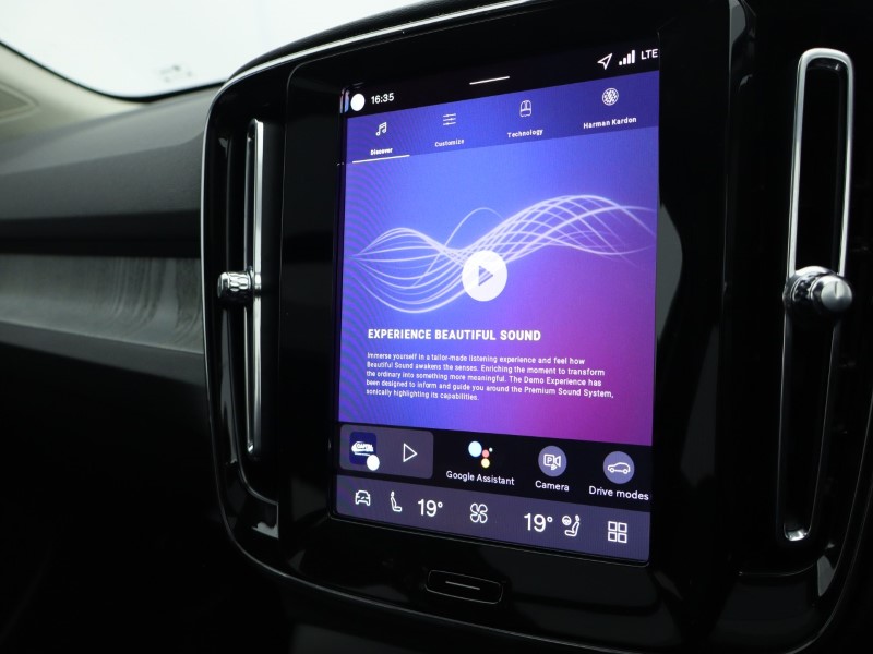 2025 (75) VOLVO XC40 2.0 B3P Ultra Dark 5dr Auto*VAT QUALIFYING* 4643147