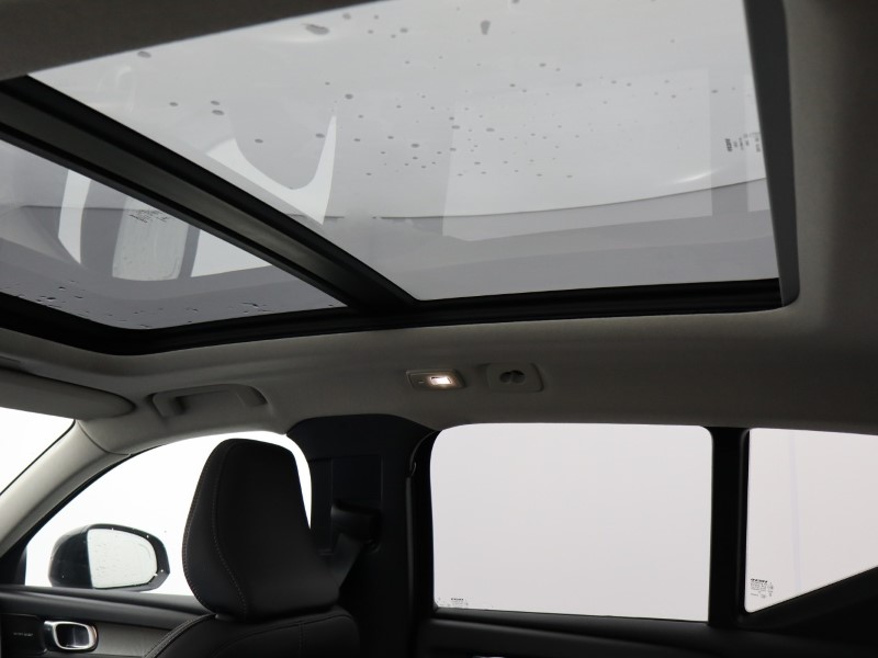 2025 (75) VOLVO XC40 2.0 B3P Ultra Dark 5dr Auto*VAT QUALIFYING* 4643133