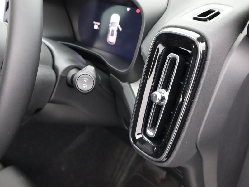 2025 (75) VOLVO XC40 2.0 B3P Ultra Dark 5dr Auto*VAT QUALIFYING* 4643123