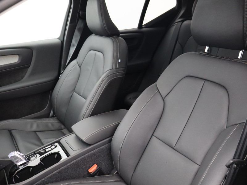 2025 (75) VOLVO XC40 2.0 B3P Ultra Dark 5dr Auto*VAT QUALIFYING* 4643129