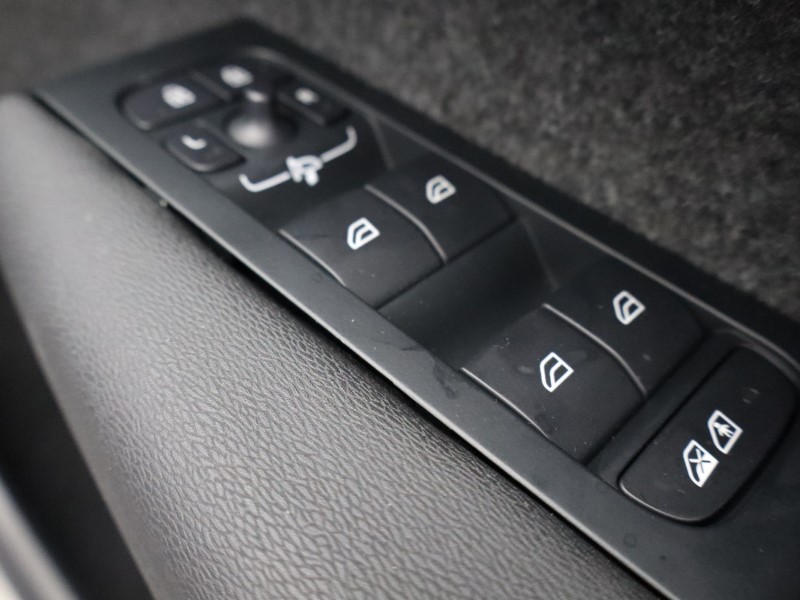 2025 (75) VOLVO XC40 2.0 B3P Ultra Dark 5dr Auto*VAT QUALIFYING* 4643119