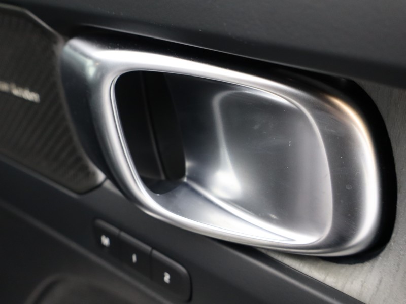 2025 (75) VOLVO XC40 2.0 B3P Ultra Dark 5dr Auto*VAT QUALIFYING* 4643120