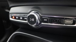 2024 (74) VOLVO XC40 2.0 B3P Ultra Dark 5dr Auto 4594662