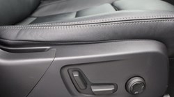 2024 (74) VOLVO XC40 2.0 B3P Ultra Dark 5dr Auto 4594637