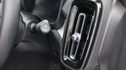 2024 (74) VOLVO XC40 2.0 B3P Ultra Dark 5dr Auto 4594636