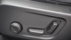 2024 (74) VOLVO XC40 2.0 B3P Ultra Dark 5dr Auto 4594644