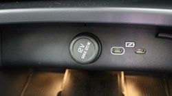 2024 (74) VOLVO XC40 2.0 B3P Ultra Dark 5dr Auto 4594663