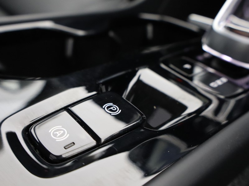 2024 (74) VOLVO XC40 2.0 B4P Ultra Dark 5dr Auto*VAT QUALIFYING* 4596676