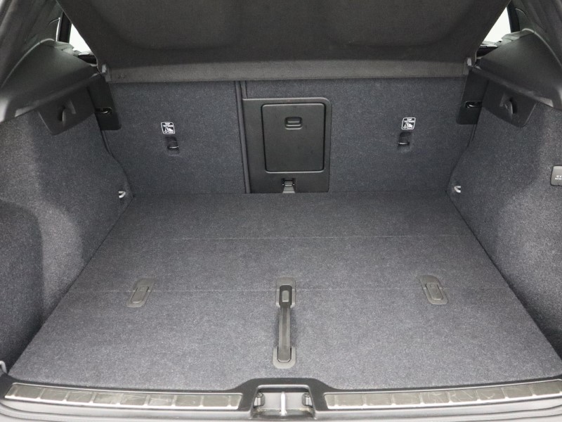 2024 (74) VOLVO XC40 2.0 B4P Ultra Dark 5dr Auto*VAT QUALIFYING* 4596687