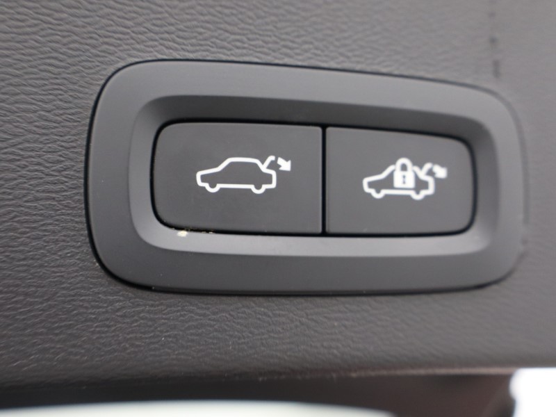 2024 (74) VOLVO XC40 2.0 B4P Ultra Dark 5dr Auto*VAT QUALIFYING* 4596688