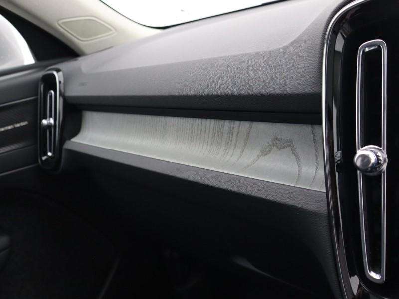 2024 (74) VOLVO XC40 2.0 B4P Ultra Dark 5dr Auto*VAT QUALIFYING* 4596677