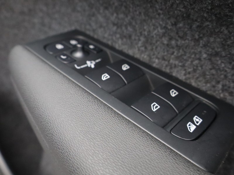 2024 (74) VOLVO XC40 2.0 B4P Ultra Dark 5dr Auto*VAT QUALIFYING* 4596641