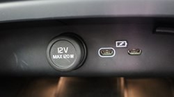 2024 (74) VOLVO XC40 2.0 B4P Ultra Dark 5dr Auto 4596674