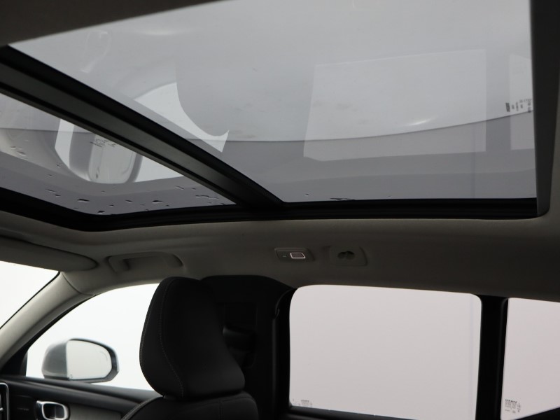 2024 (74) VOLVO XC40 2.0 B4P Ultra Dark 5dr Auto*VAT QUALIFYING* 4596661