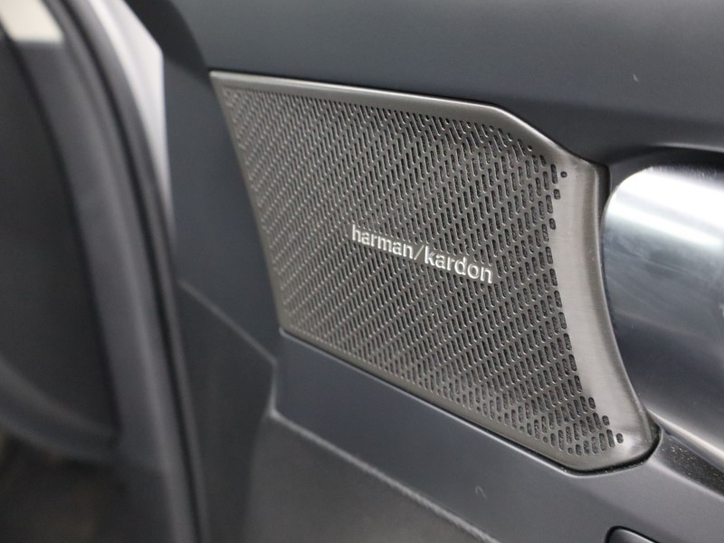 2024 (74) VOLVO XC40 2.0 B4P Ultra Dark 5dr Auto*VAT QUALIFYING* 4596644